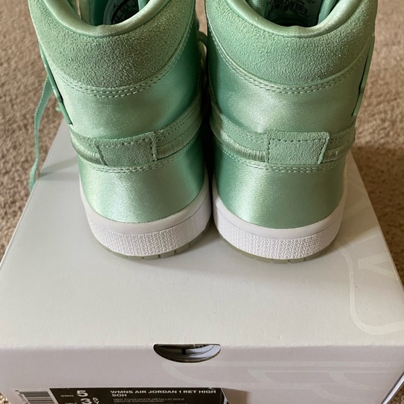 Women’s Air Jordan 1 Ret High Mint/White Metallic Gold WMS size 5 Kids size 3.5 - Picture 3 of 5
